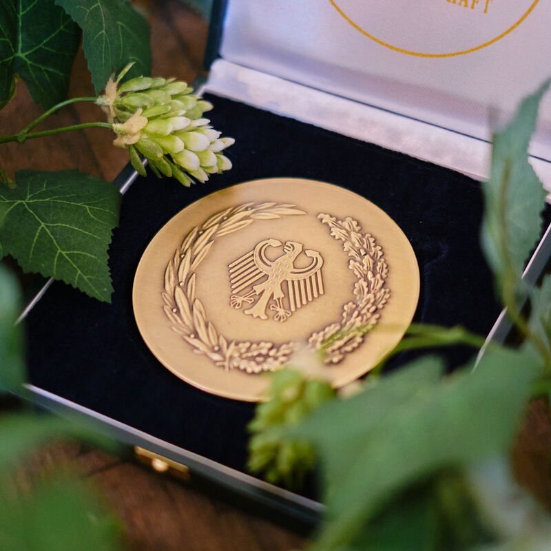 Der Bundesehrenpreis ist die höchste Ehrung der deutschen Ernährungswirtschaft. Grundlage der Auszeichnung ist die Qualitätsprüfung für Bier der Deutschen Landwirtschafts-Gesellschaft (DLG).